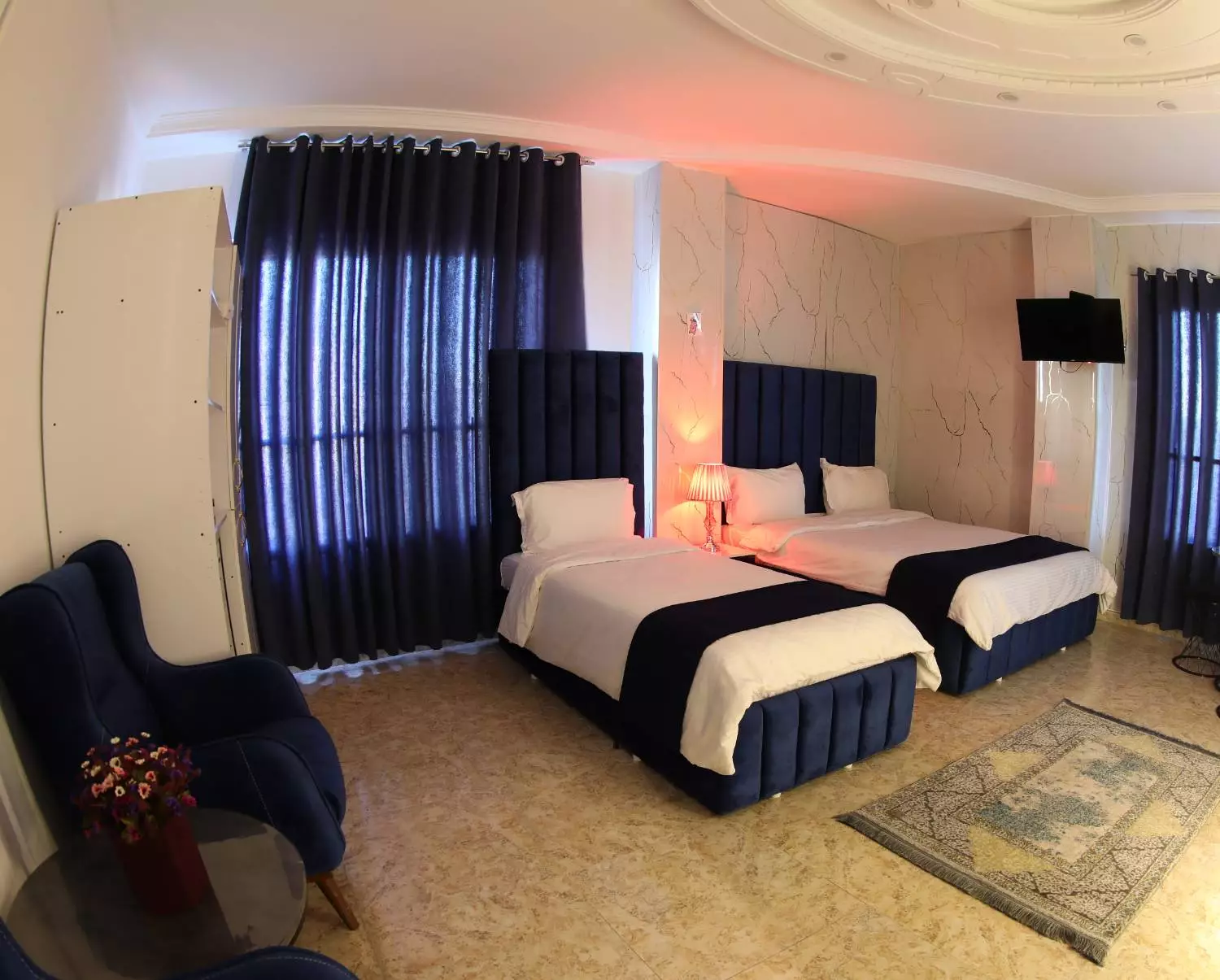 https://cdn.alibaba.ir/ostorage/hotel-accommodation-images/6a646167acd371bfb1354b2e_اتاق سه تخته دو.webp